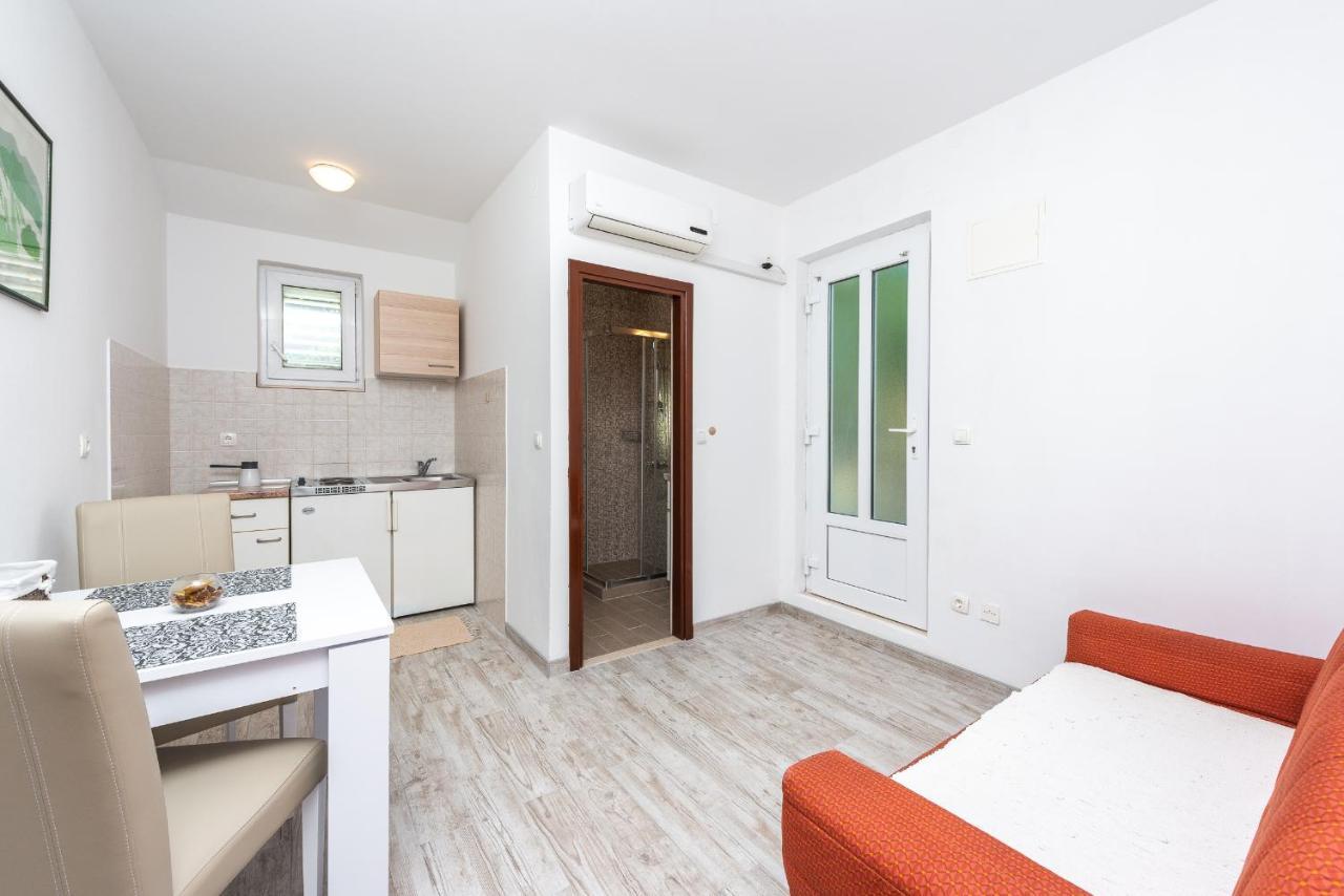 Apartments Radulj 古维达里 外观 照片