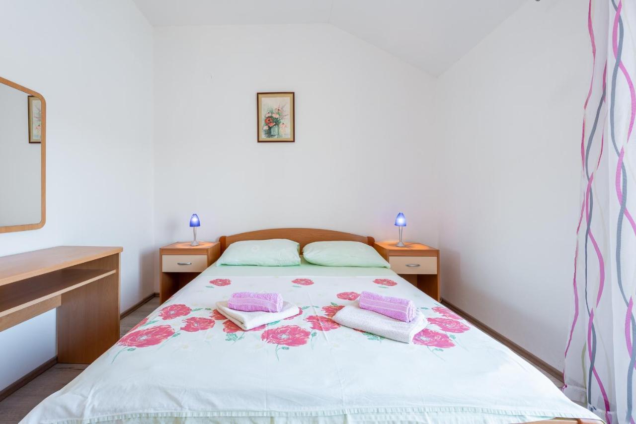 Apartments Radulj 古维达里 外观 照片